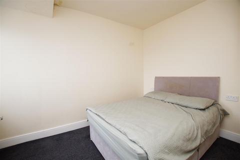 2 bedroom flat to rent, Montagu Street, Swindon SN2