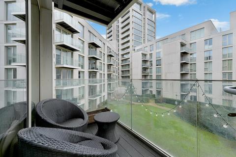 2 bedroom apartment for sale, Liner House, Royal Wharf, E16