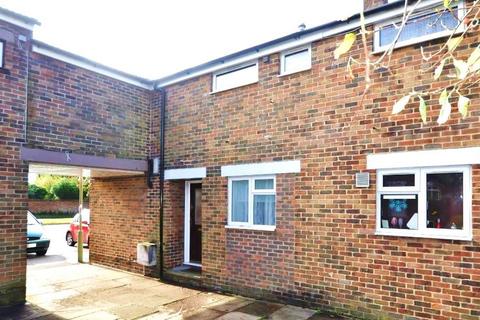 3 bedroom end of terrace house to rent, Dahlia Court, Andover SP10