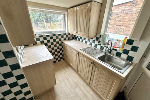 2 bedroom semi-detached house to rent, Carlton Avenue , Wednesfield WV11