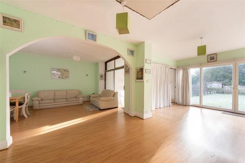 4 bedroom semi-detached house for sale, Brackendale, London N21