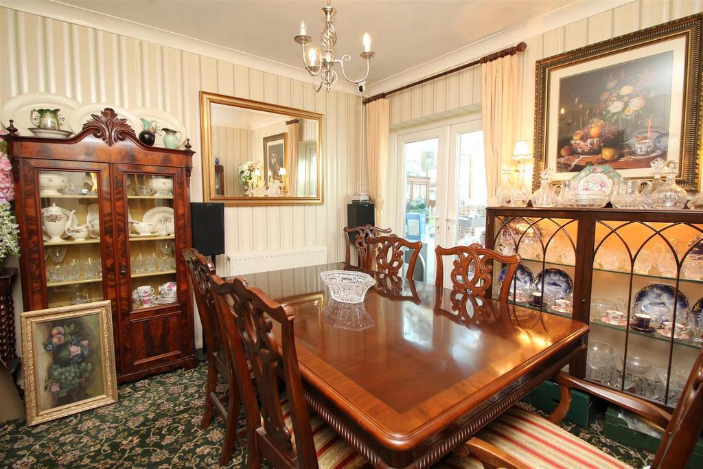 Dining room 1.JPG