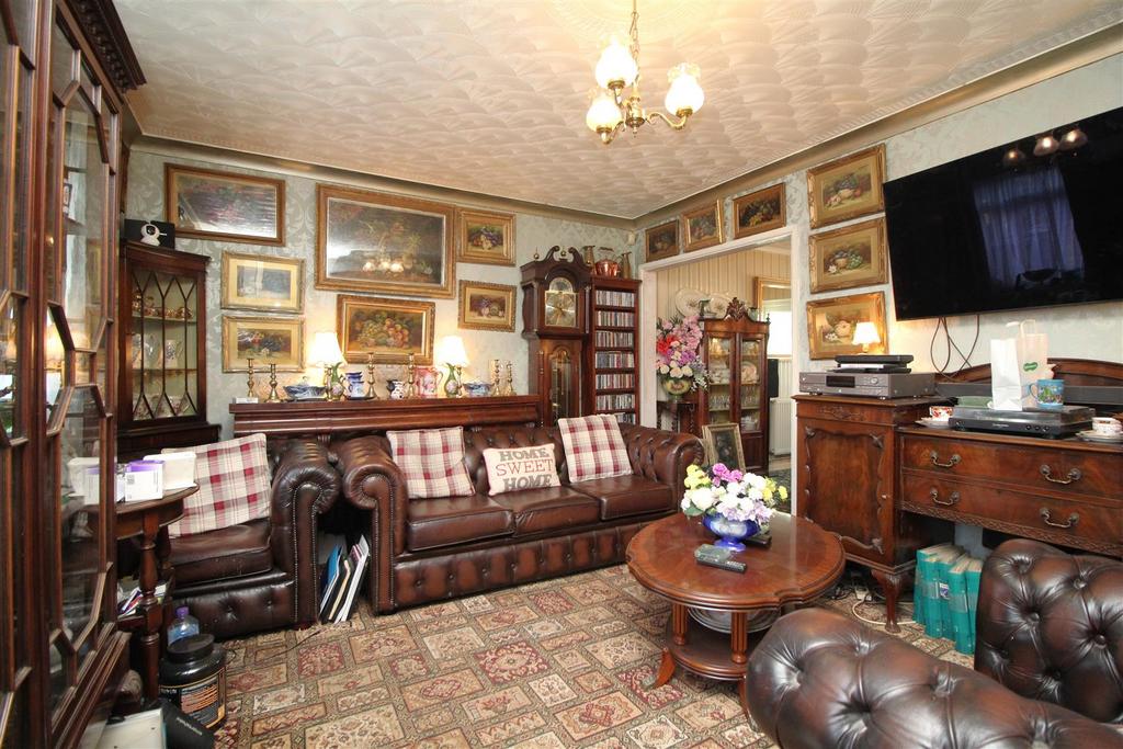 Living room 1 .JPG