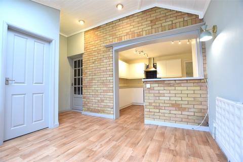 3 bedroom semi-detached house to rent, Ashenden Walk, Kent TN2