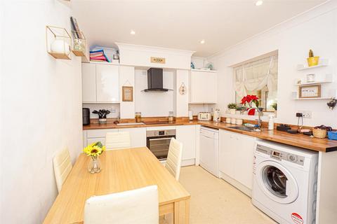 2 bedroom terraced house for sale, Winchelsea Road, Hastings