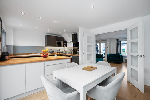 8 Boyd Orr Drive, Penicuik, EH26 0JZ
