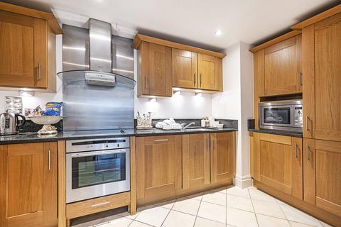 2 bedroom flat to rent, Tudor Street, Farringdon, London, EC4Y