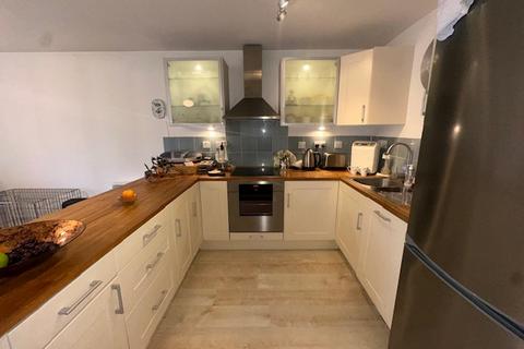 1 bedroom apartment to rent, Falcon Way, London E14