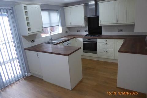 3 bedroom detached house to rent, Johnstown, Carmarthen,