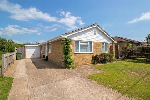 3 bedroom detached bungalow to rent, Downs Walk, Peacehaven