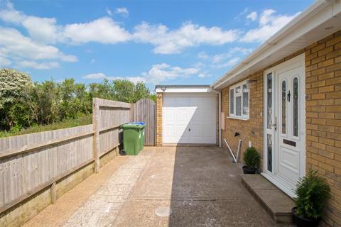 3 bedroom detached bungalow to rent, Downs Walk, Peacehaven