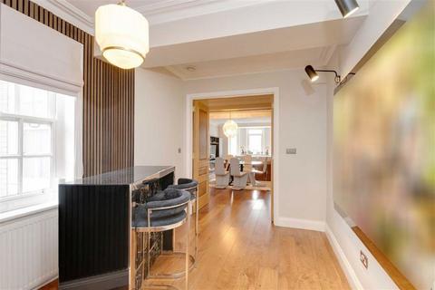 4 bedroom flat to rent, Onslow Square, London SW7