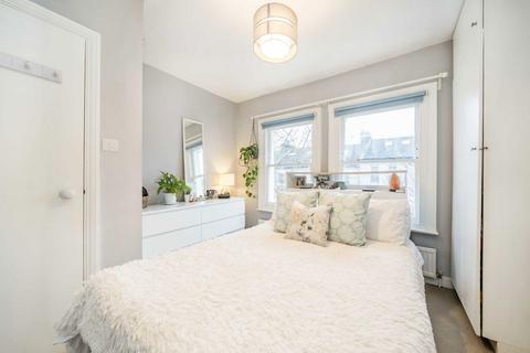 2 bedroom flat for sale, Strathblaine Road, London SW11