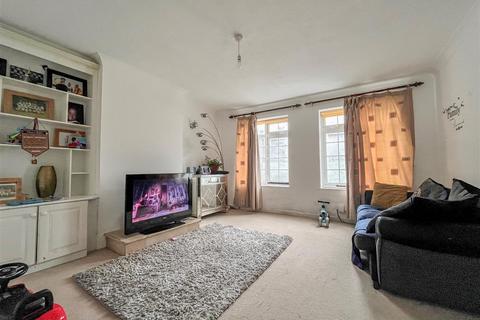 2 bedroom maisonette for sale, Linnet Close, Bushey