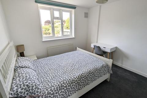 1 bedroom in a house share to rent, Pinkwell Lane, Hayes