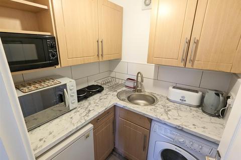 1 bedroom in a house share to rent, Pinkwell Lane, Hayes