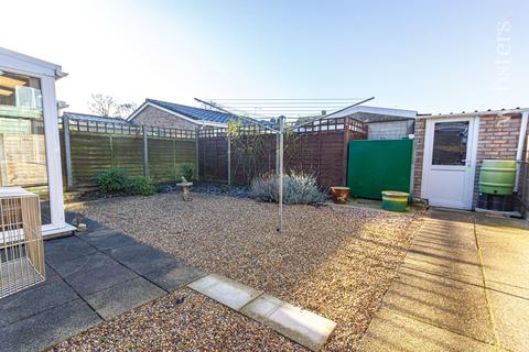 2 bedroom semi-detached bungalow to rent, Owens Close, Norwich NR15