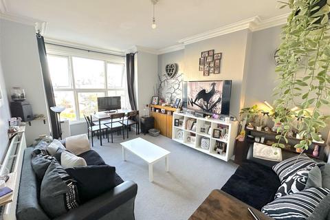 2 bedroom flat for sale, Westborough Road, Westcliff-On-Sea