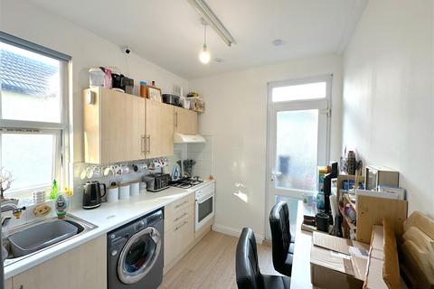 2 bedroom flat for sale, Westborough Road, Westcliff-On-Sea