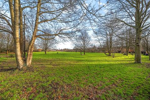 30 Sherriff Close, Esher, KT10 8AT