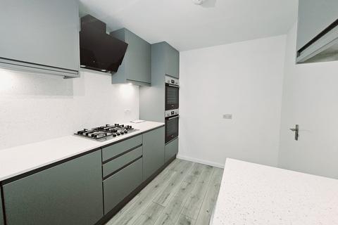 4 bedroom end of terrace house to rent, Links Way, Hendon, NW4