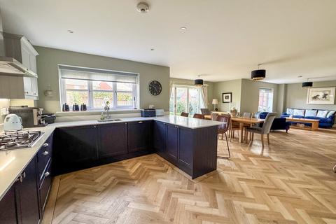 38 Augusta Drive, Hockley, SS5 4FY