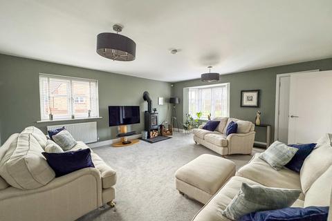38 Augusta Drive, Hockley, SS5 4FY