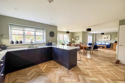 38 Augusta Drive, Hockley, SS5 4FY