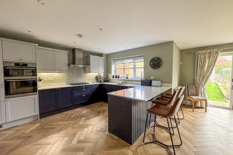 38 Augusta Drive, Hockley, SS5 4FY