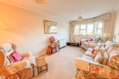 2 bedroom flat for sale, Oak Lodge, Hockley