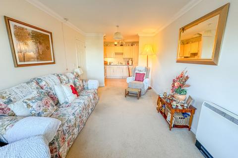 2 bedroom flat for sale, Oak Lodge, Hockley