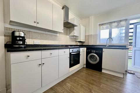 2 bedroom ground floor flat to rent, High Mead, Harrow HA1