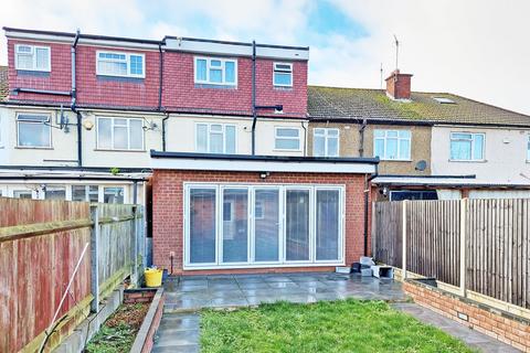 4 bedroom terraced house for sale, Lynton Road, Harrow HA2