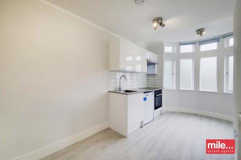 Studio to rent, North End Road, London