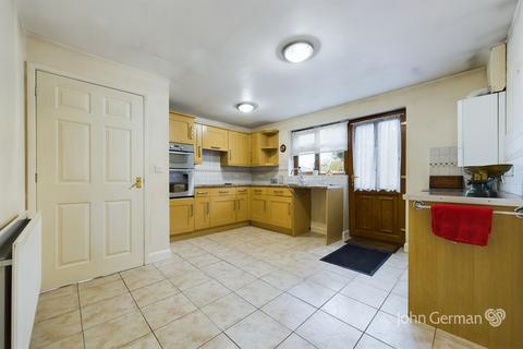 8a Bridge Road, Uttoxeter, ST14 8BA