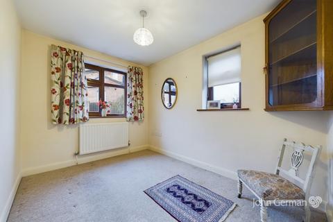 8a Bridge Road, Uttoxeter, ST14 8BA
