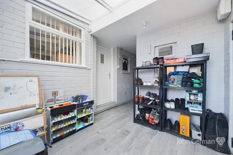 1 Gardner Place, Uttoxeter, ST14 7EE