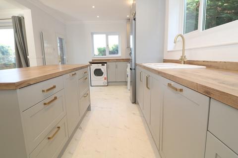 4 bedroom detached house to rent, Guildford Road, Westcott, Dorking
