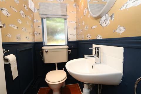 4 bedroom detached house to rent, Guildford Road, Westcott, Dorking