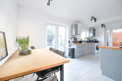 93 Midfield Way, Orpington, BR5 2QN