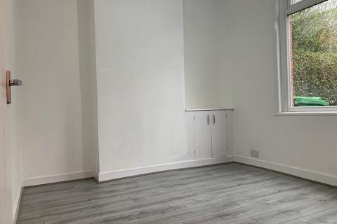 2 bedroom terraced house to rent, Parkhill Avenue, Manchester