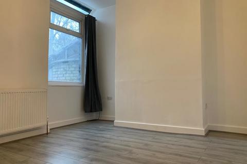 2 bedroom terraced house to rent, Parkhill Avenue, Manchester