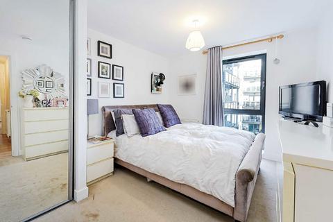 2 bedroom flat to rent, St. Georges Grove, London SW17