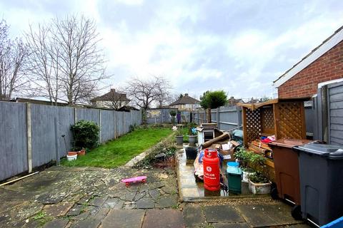 3 bedroom semi-detached house for sale, West Road, Feltham