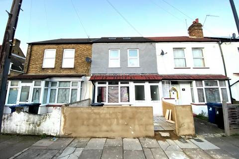 2 bedroom ground floor maisonette for sale, Talbot Road, Southall