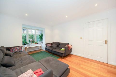 5 bedroom house to rent, Tavistock Avenue, London NW7