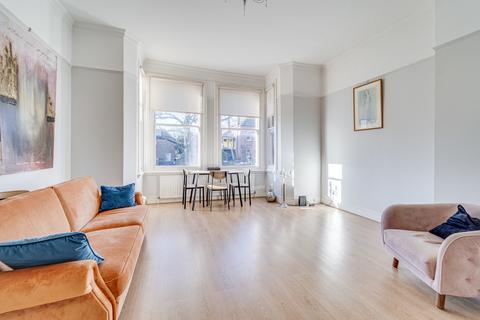 Flat 4, 52 Coolhurst Road, London, N8 8EU