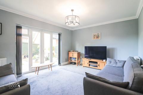 21 Boulder Close, Wilnecote, Tamworth, B77 5FQ