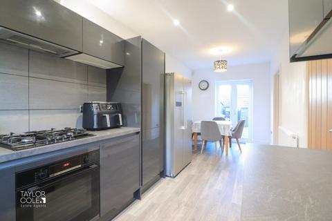 21 Boulder Close, Wilnecote, Tamworth, B77 5FQ