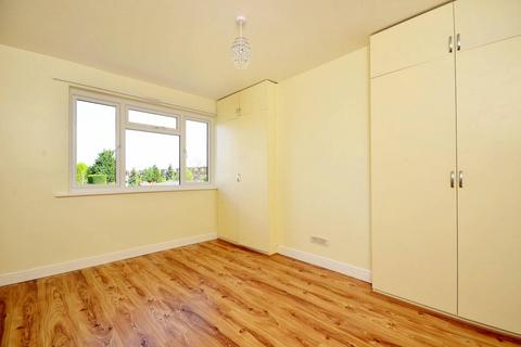 3 bedroom terraced house to rent, Camborne Road, Morden, SM4